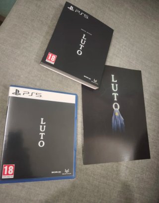 Luto PS5 Edición Especial + Lámina