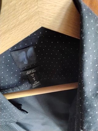 Lote de dos camisas, una blanca y otra negra