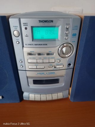 Radio CD Thomson con Cassette y Altavoces