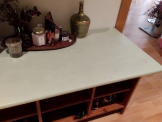 Mueble zapatero de madera multiusos.