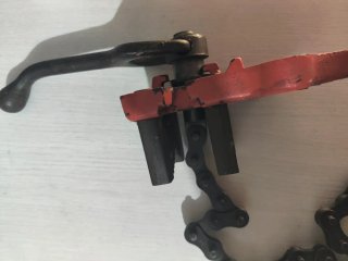Tornillo de banco para tubos con cadena