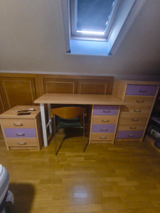 Muebles Dormitorio: Cómoda, Escritorio y Mesilla