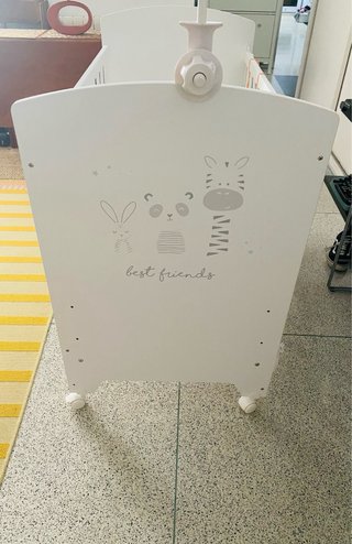 Cuna Micuna blanca con dibujos