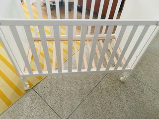 Cuna Micuna blanca con dibujos