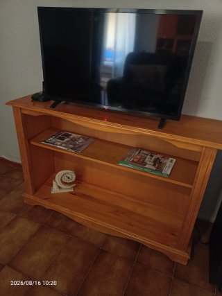 Mueble salón madera maciza.
