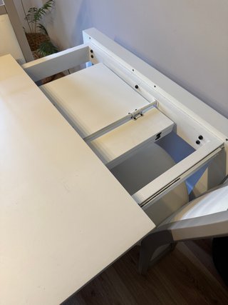 Mesa extensible blanca con 6 sillas