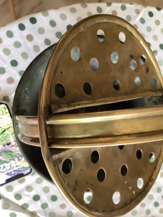 Brasero calientaplatos o manos antiguo de latón