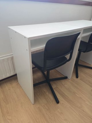 Escritorio y Silla Ikea Blanco/Negro
