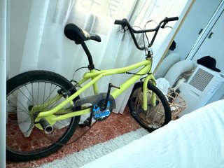 Bicicleta BMX infantil color verde lima