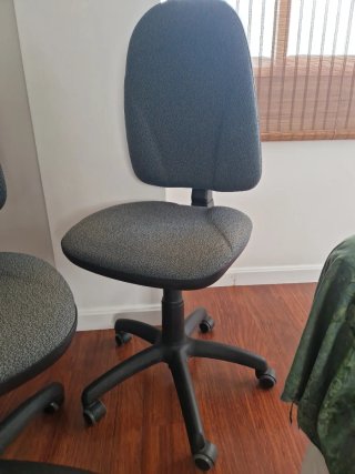Juego de 2 sillas giratorias.