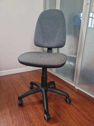 Juego de 2 sillas giratorias.
