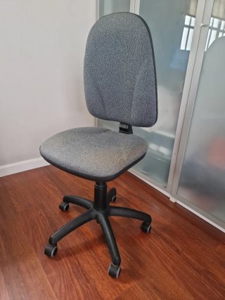 Juego de 2 sillas giratorias.