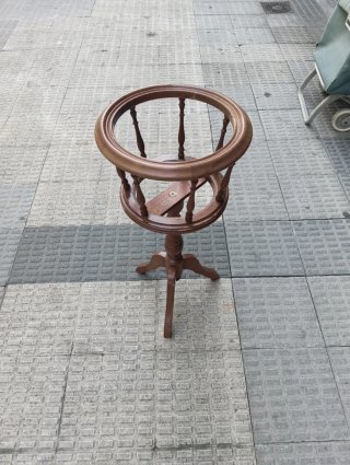 Macetero de madera estilo Salom