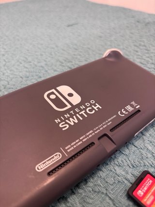 Nintendo Switch Lite Gris con Pokemon Escarlata
