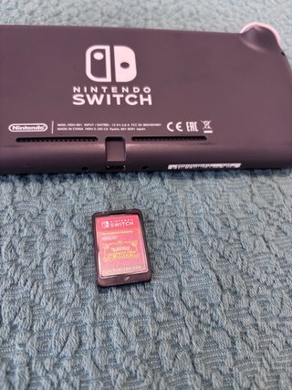 Nintendo Switch Lite Gris con Pokemon Escarlata