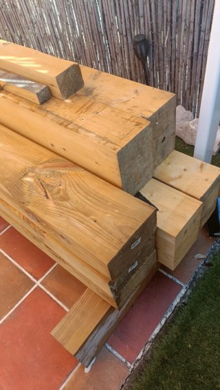 Vigas de madera gruesas
