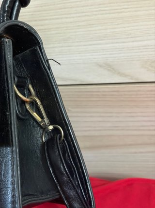 Borsa nera con manico annodato, usata poche volte