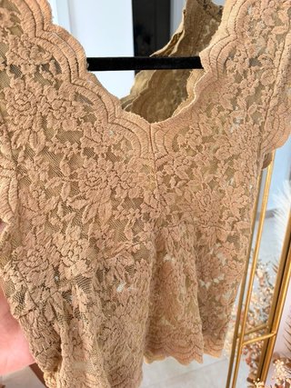 Top Zara encaje beige