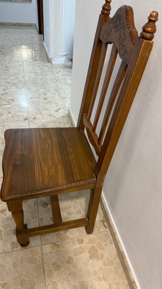 Silla de comedor de madera tallada