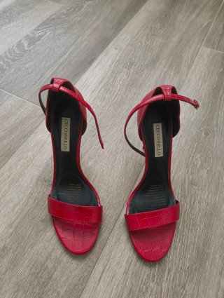 Zapatos de tacón rojos CECCONELLO