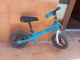 Bici sin pedales Btwin Runride 500 azul