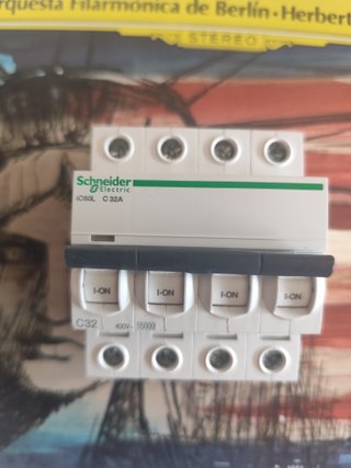Interruptor Automático Schneider IC60L C32A