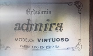 Guitarra Española Clásica Con funda. 100x40x10