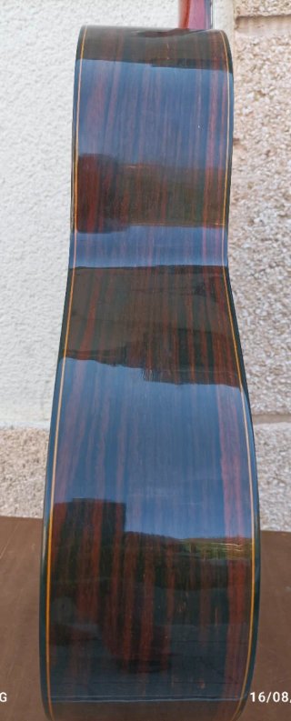 Guitarra Española Clásica Con funda. 100x40x10