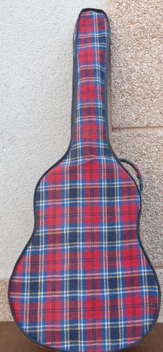 Guitarra Española Clásica Con funda. 100x40x10