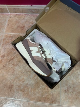 Zapatillas New Balance 370 Beige/Marrón Nuevas
