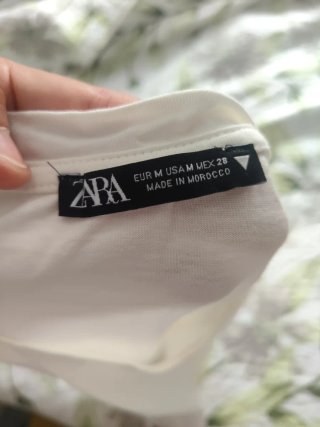 Camiseta corta Zara mujer blanca