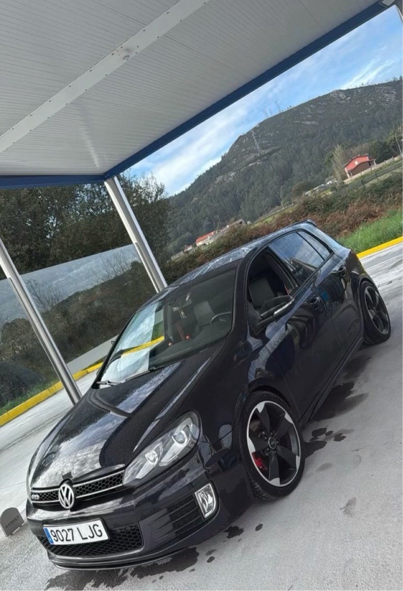 Volkswagen Golf 2010 - foto 1