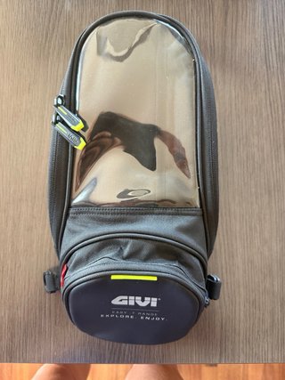 Bolsa sobre depósito Givi EA106B para moto.