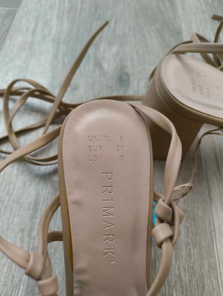 Sandalias de tacón Primark beige talla 39