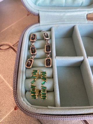 Pendientes largos con piedras, Aros verdes