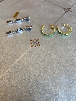 Pendientes largos con piedras, Aros verdes