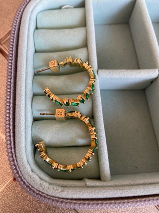 Pendientes largos con piedras, Aros verdes