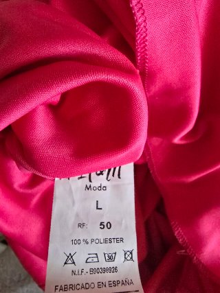 Vestido de fiesta rosa con plumas