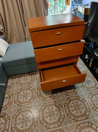 Cajonera de madera marrón