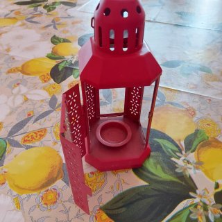 Lanterna rossa decorativa