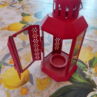 Lanterna rossa decorativa