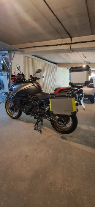 Moto QJMOTOR Adventure Gris/Rojo
