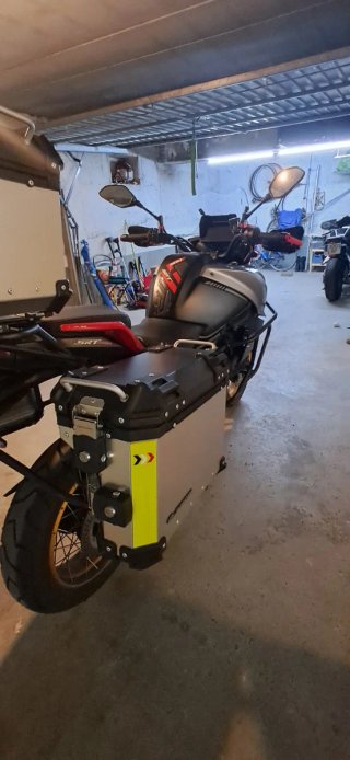 Moto QJMOTOR Adventure Gris/Rojo