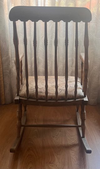 Mecedora de madera para restaurar