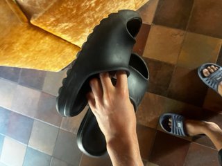 Chanclas Adidas Yeezy Negras falsas