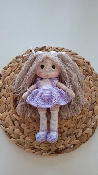 Bambola amigurumi fatta a mano