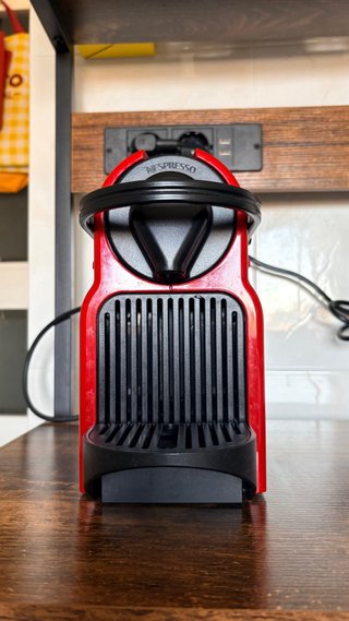 Cafetera Nespresso Roja - PARA ARREGLAR/ PIEZAS