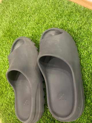 Chanclas Adidas Yeezy Negro