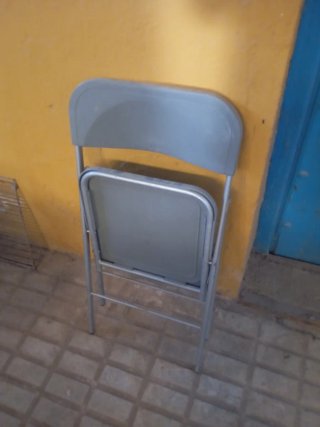 40 Sillas plegable gris metal y plástico