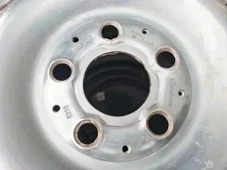 Mercedes Vito 215 65 R15 - Rueda de repuesto